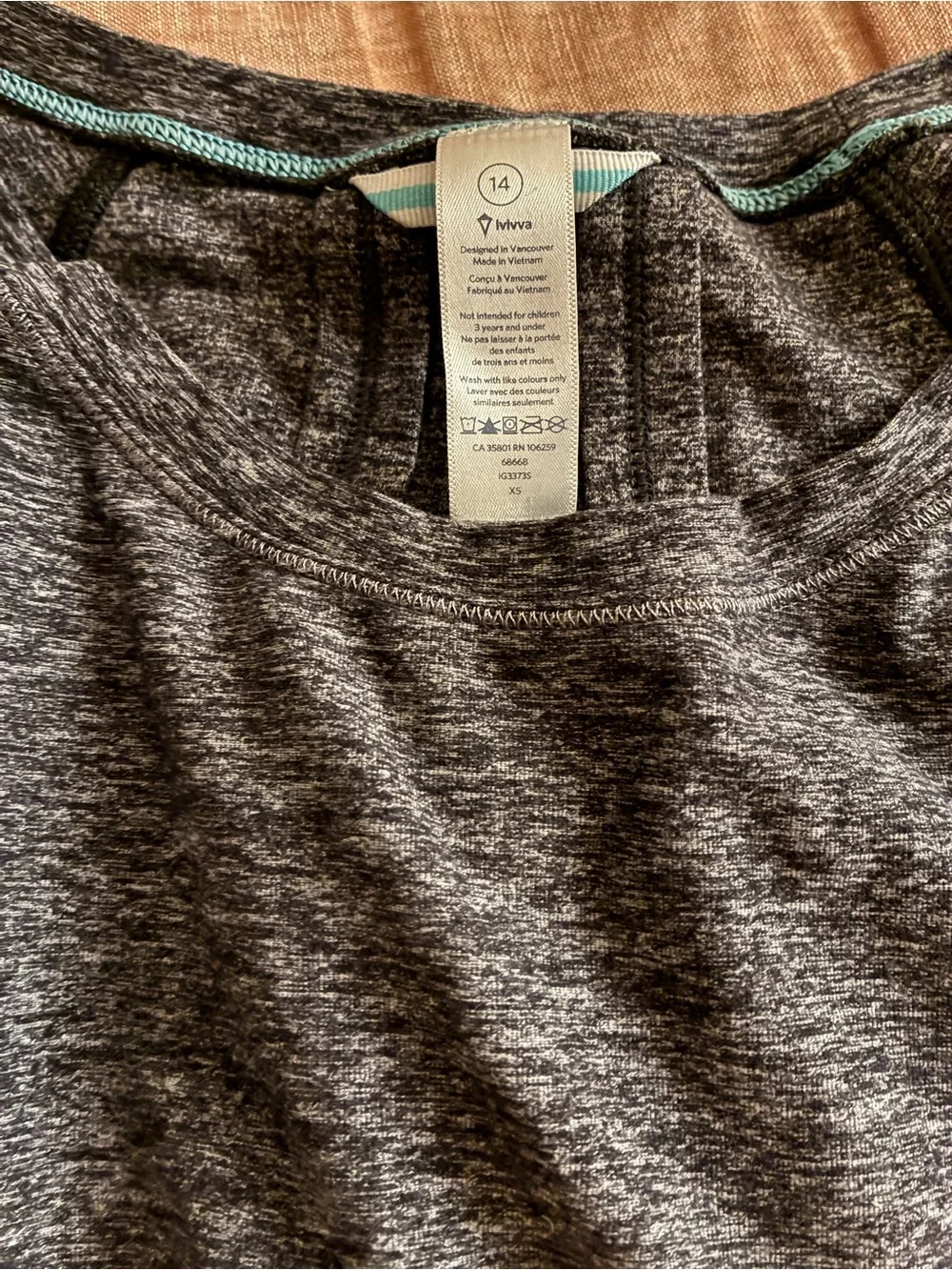 Ivivva girls size 14 grey long sleeve athletic top